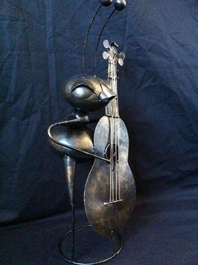 Muziek mier Bas de bas 40 cm