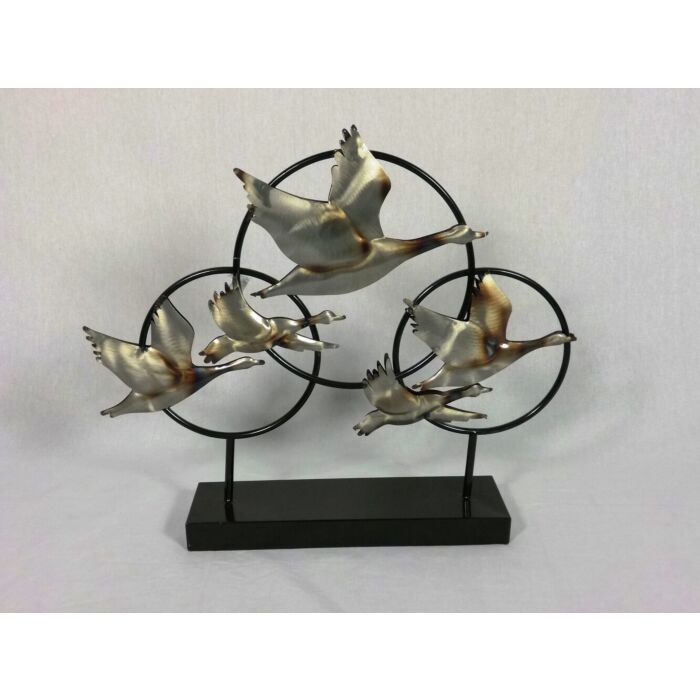 Vensterbankdecoratie vliegens ganzen in ringen van metaal