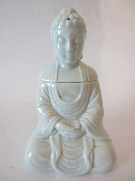 Oliebrander mediterende Boeddha licht blauw